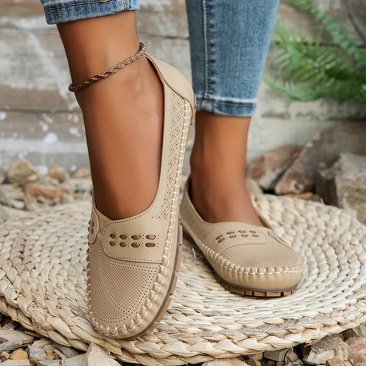 Paulette | Orthopedic Flat Shoes with Embroidered Detail