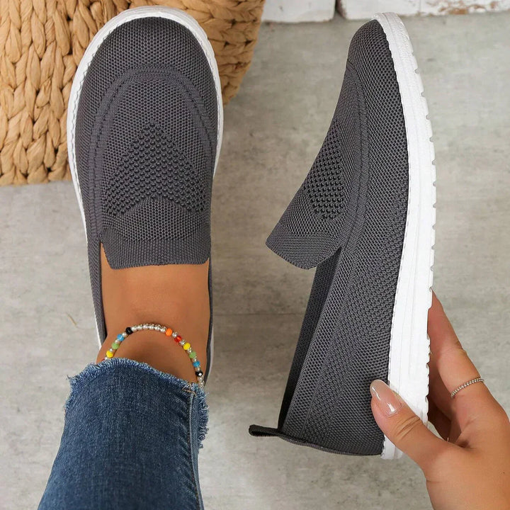 Alyssa | Orthopedic Sneakers with Chain Detail