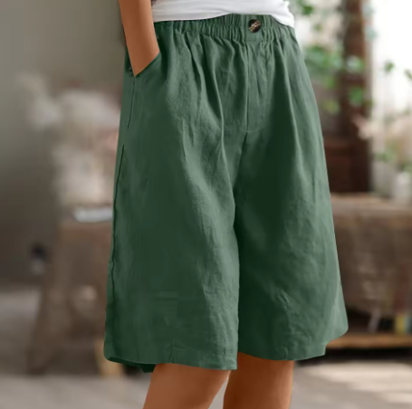 Bette | Knee Length Shorts with Elastic Waist and Side Pockets