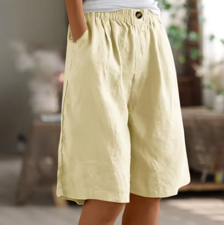Bette | Knee Length Shorts with Elastic Waist and Side Pockets
